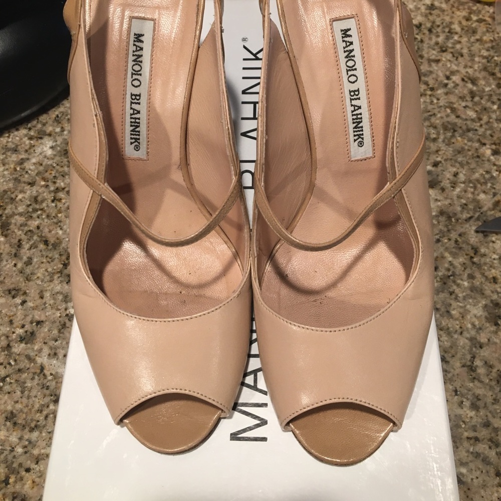 Manolo Blahnik Nude peep toe heels